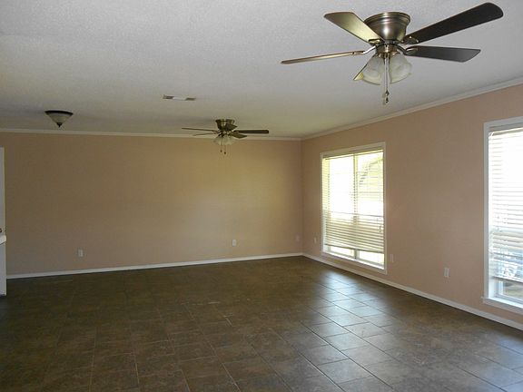 4th image of 1039 Anderson Dr