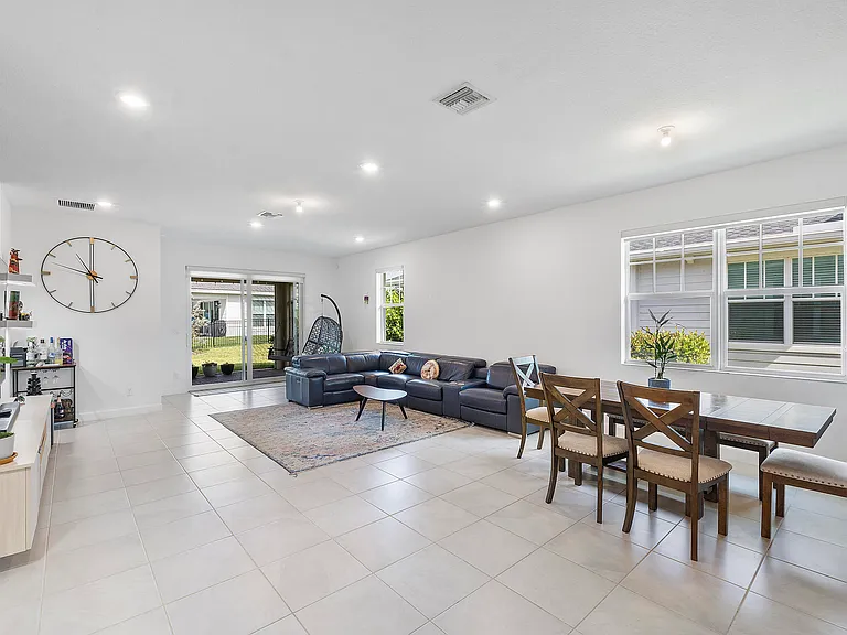1325 Haywagon Trl — Photo 19