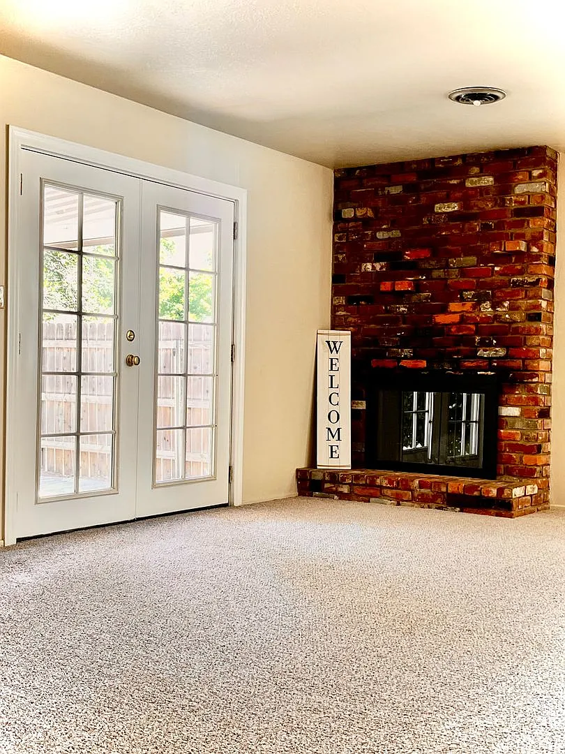 3 Bedroom Home with a Backyard!! — Photo 2