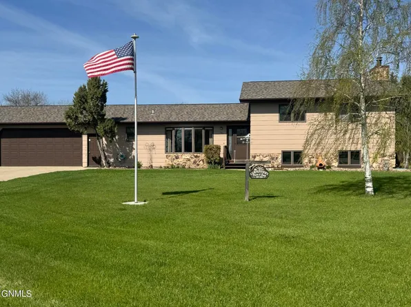 301 Dakota St, Portal, ND 58772