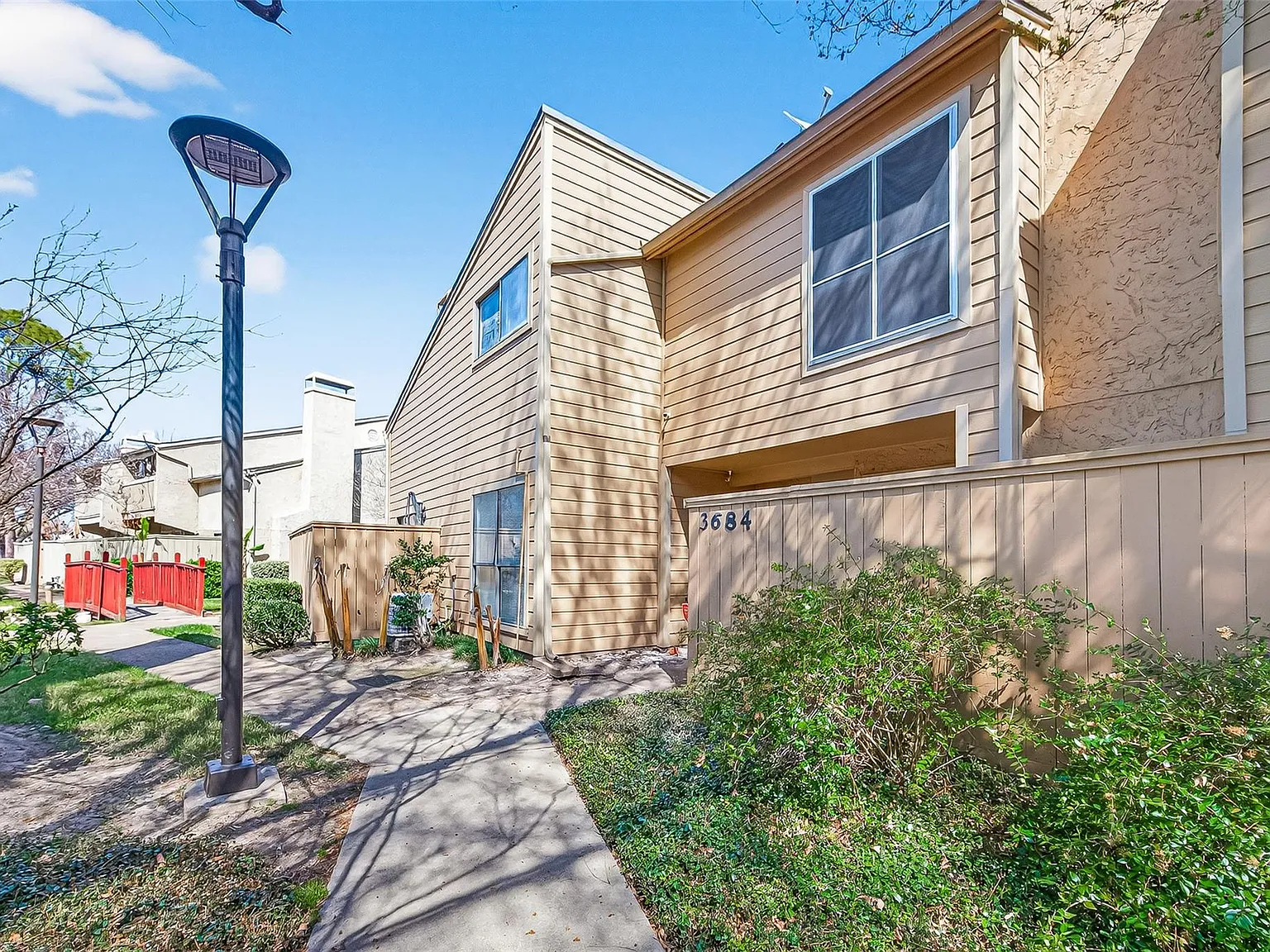2 bed, 1.5 bath, 1148 sqft, $1,500 — Photo 1