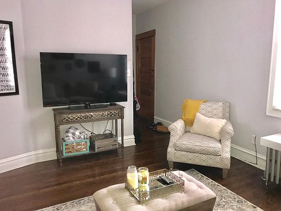 2nd image of 2117 W Berteau Ave APT 2R