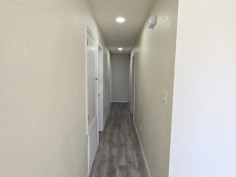 Segura St — Photo 17