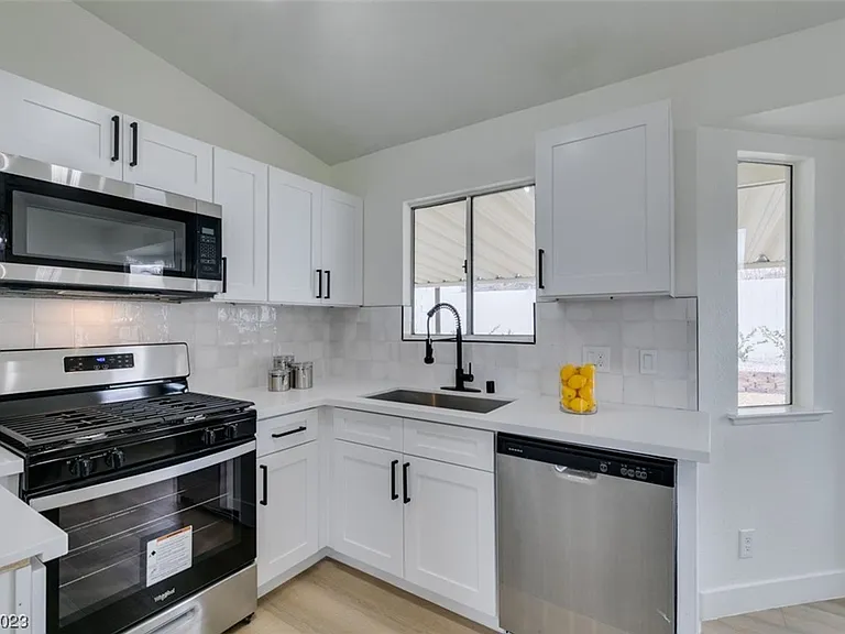 598 Jackson Dr — Photo 13