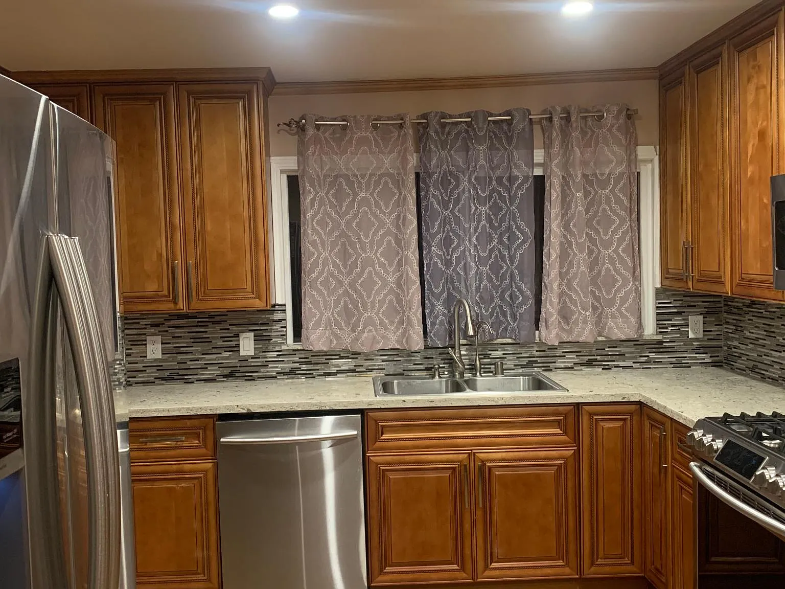 766 N Alexandria Ave — Photo 4