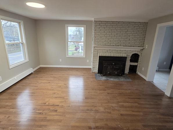 1094 Oregon Rd FLOOR 2