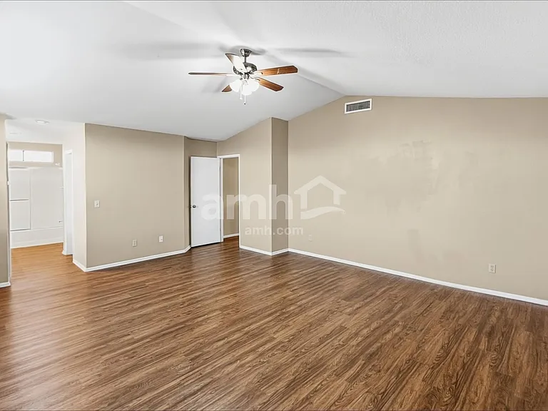 9957 E Paseo — Photo 10