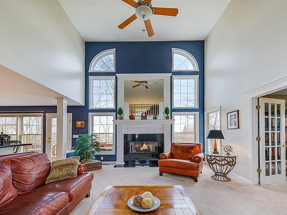 3rd image of 332 Pembroke Dr