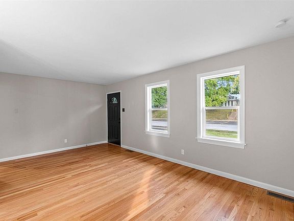 5th image of 10734 Saint Henry Ln