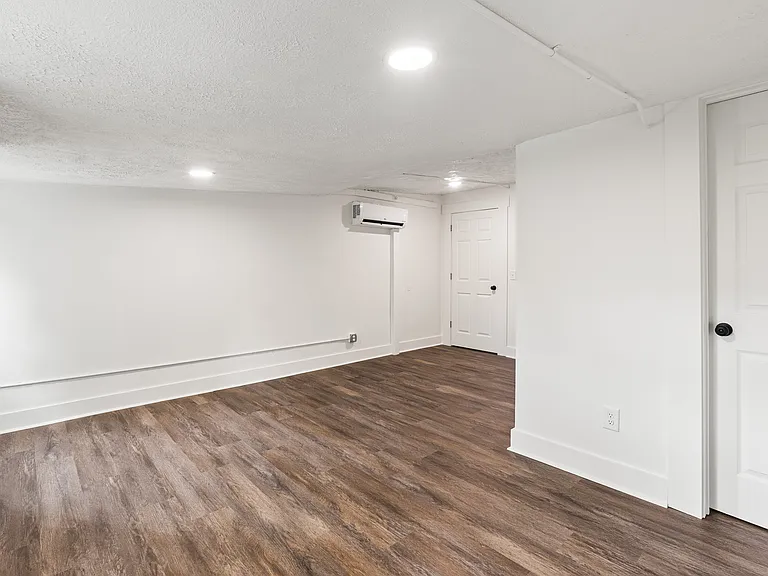 427 Whiteman St #5 — Photo 9