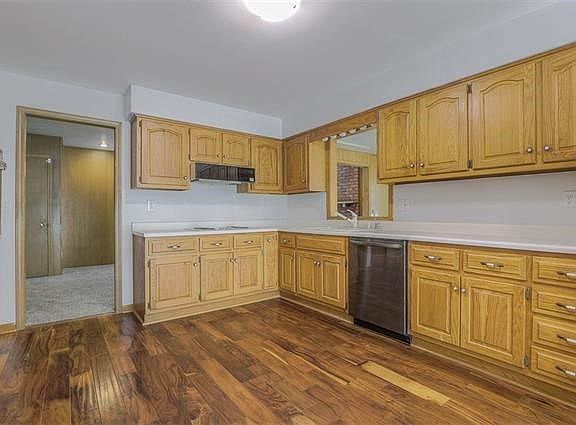 4th image of 2 W 91st Ter