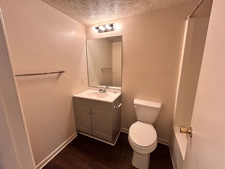 Huntingwood Apartments — Photo 40