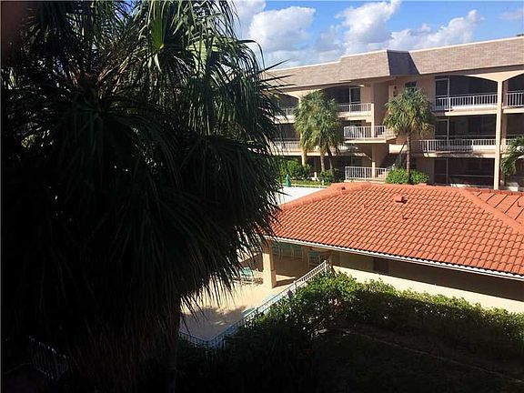 5th image of 541 Blue Heron Dr APT C312