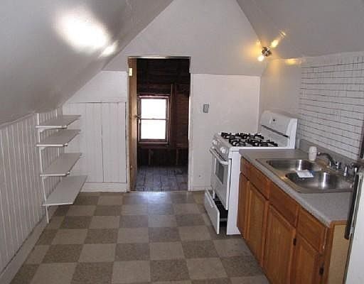 3rd image of 3435 Grand Blvd