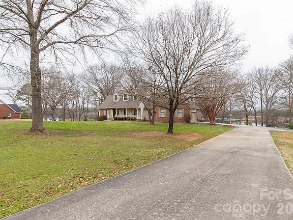 5th image of 252 N Corner Estates Rd