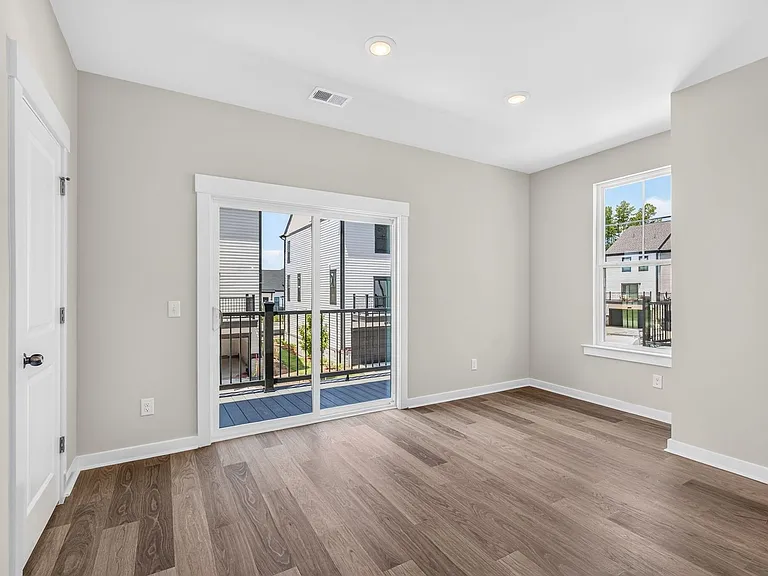 417 Talbot Dr — Photo 32