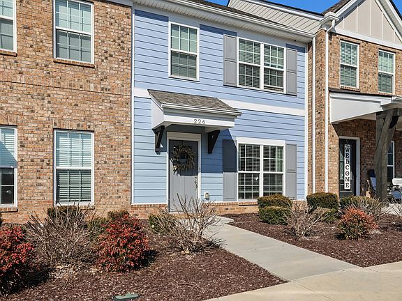 3rd image of 226 Mansfield Dr