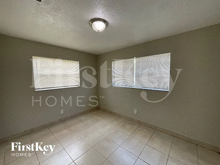 3333 NW 32nd Ct — Photo 9