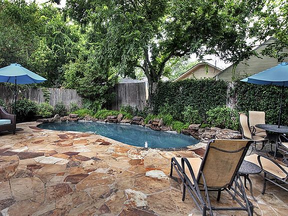 The backyard!!! Fine Heights living at its best. Very private space. Sprinkler system front/back alo