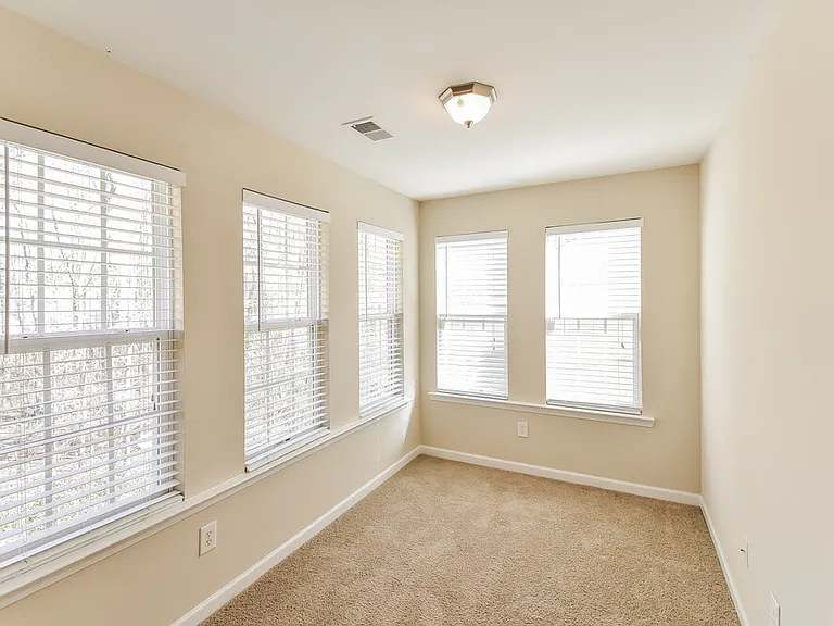 1061 Southwood Dr — Photo 13