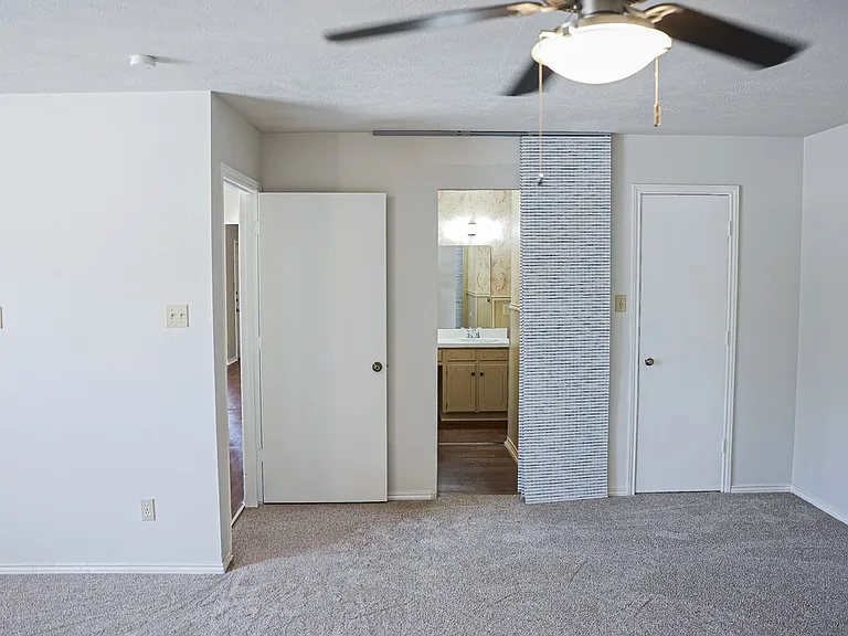 1302 Crescent St — Photo 34