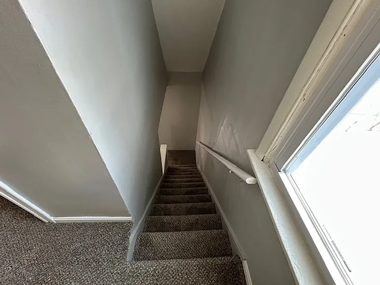 939 W 22nd St — Photo 11
