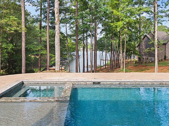 2nd image of 1000 Greyfield Rd