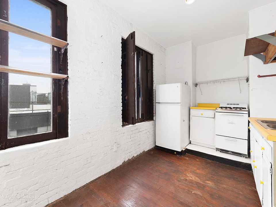 2nd image of 250 E 7th St #23
