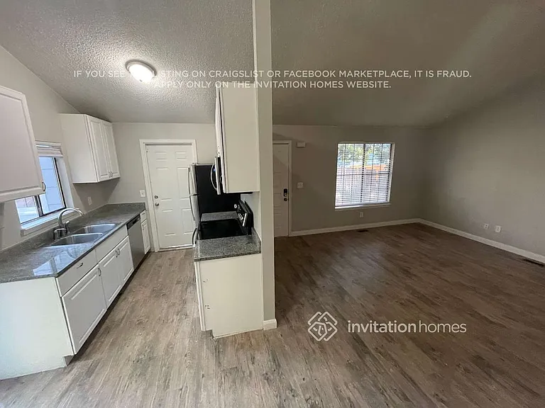 17405 E Temple Dr — Photo 3