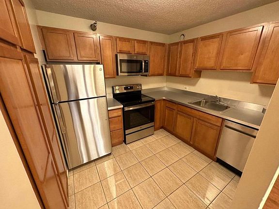 2nd image of 1015 N Lasalle St #313