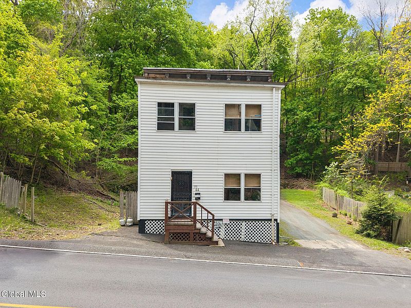 3rd image of 44 Spring Avenue