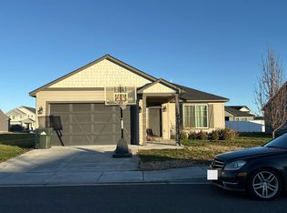 405 Emerald Ave, Grandview, WA 98930