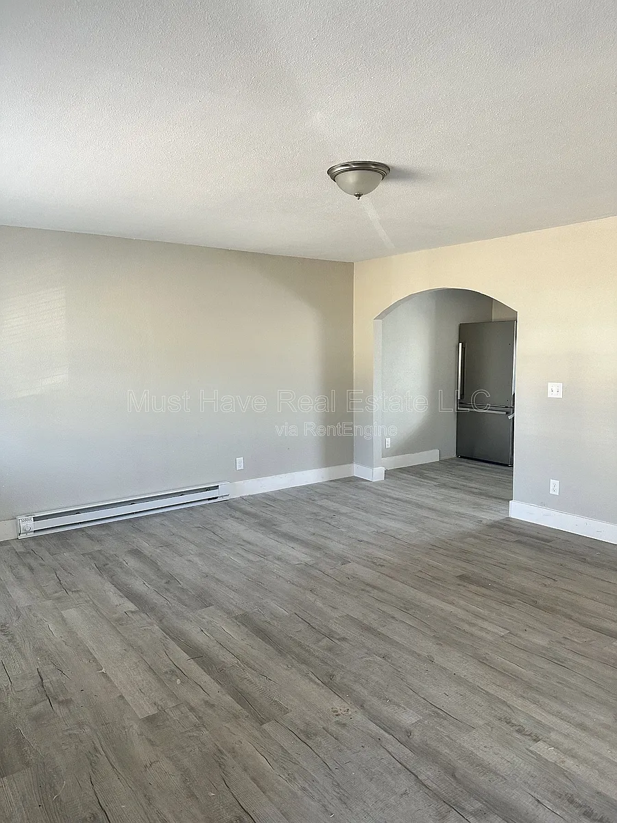 Building Photo - 347 4th St SE #3A