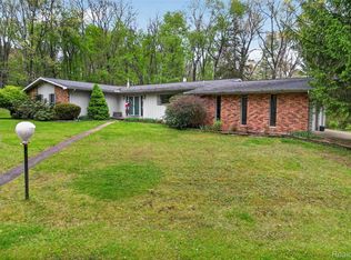 10467 McGregor Rd, Pinckney, MI 48169