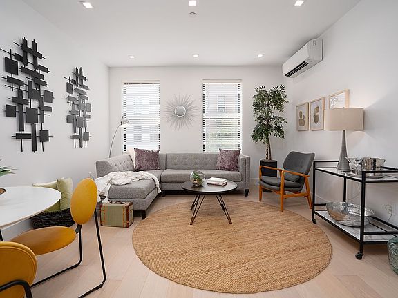 3rd image of 1484 Dekalb Ave #C