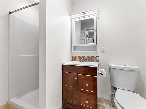 4th image of 15 Bower Rd APT B2