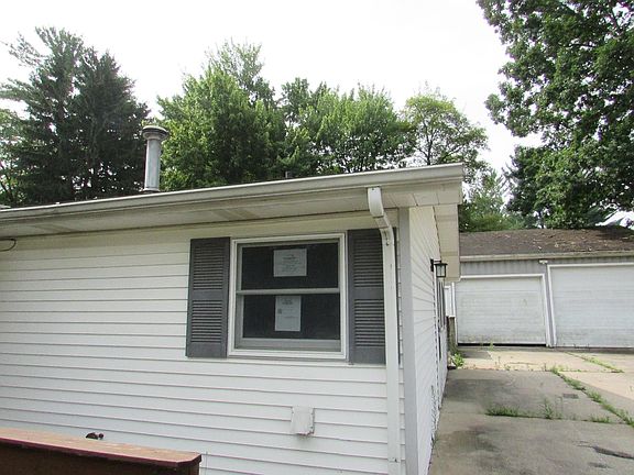 2nd image of 2905 W Burt Rd