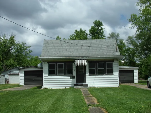 6 W Dewitt St, Pana, IL 62557