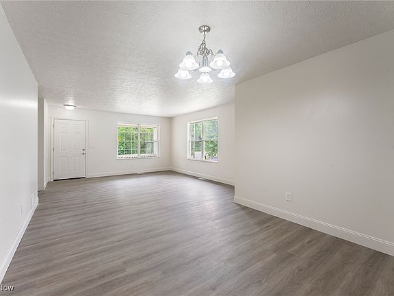 5th image of 384 Maryknoll Ave