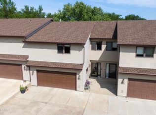2962 Ontario Ln, Bismarck, ND 58503