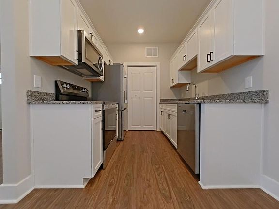 2nd image of 122 Dover Rd