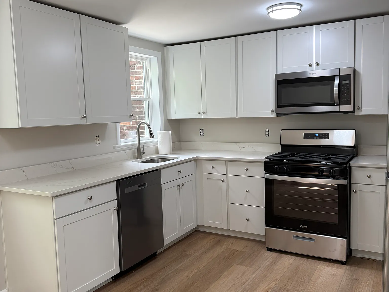 2 bed, 950 sqft, $1,495 — Photo 2