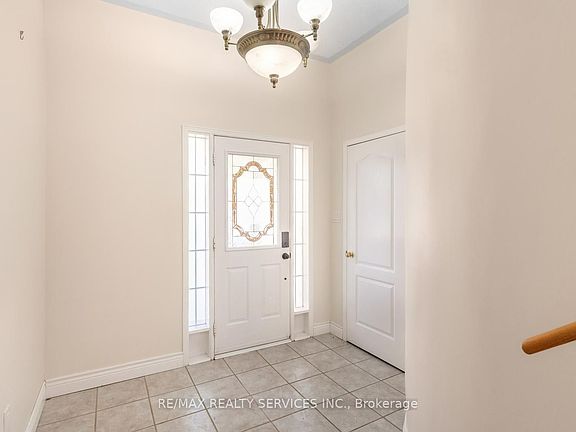 4th image of 4 Farthingale Cres