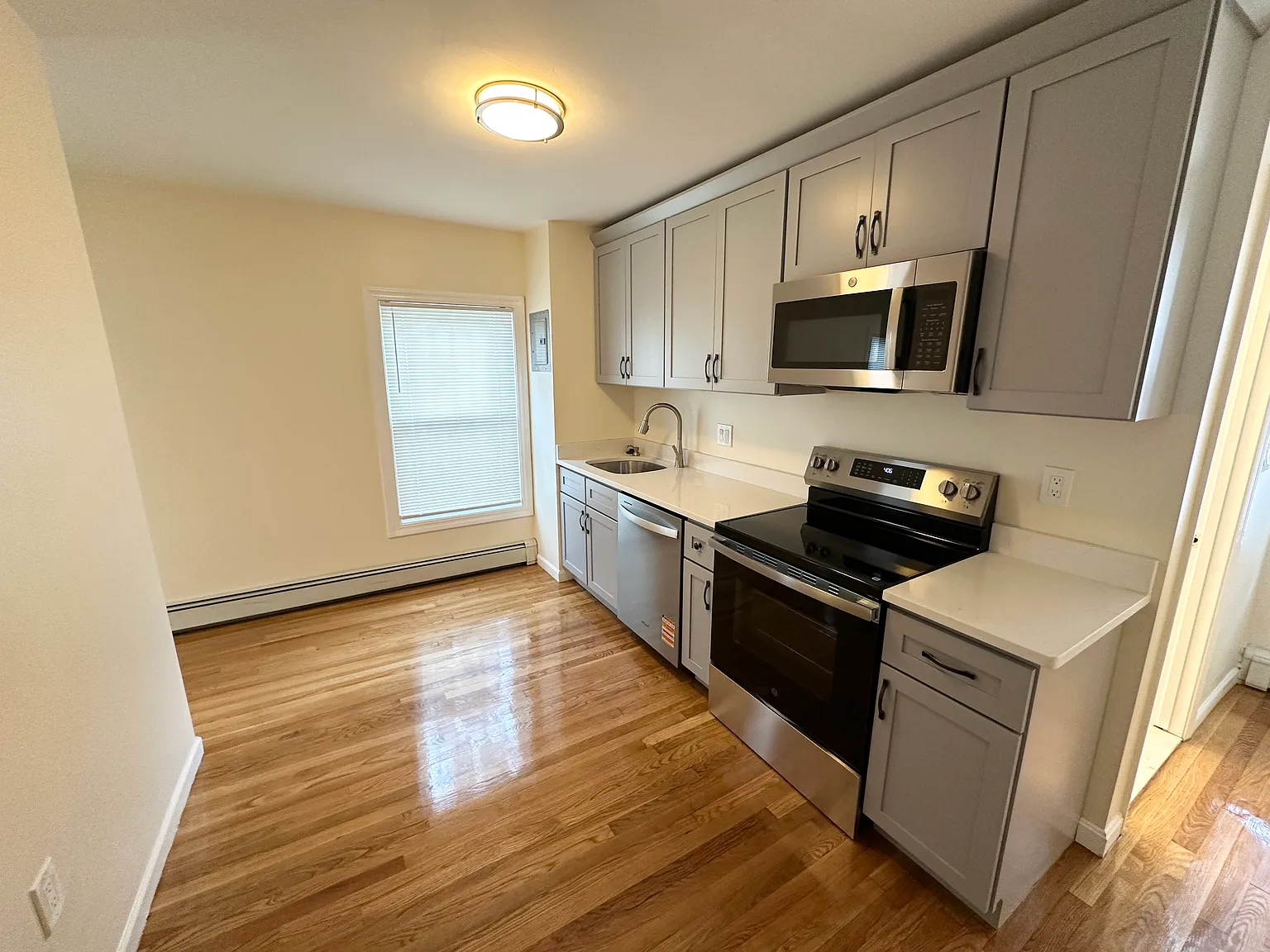 3 bed, $3,500 — Photo 2