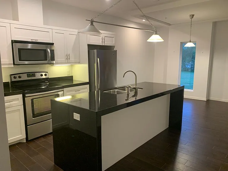611 Continental Dr #4 — Photo 2