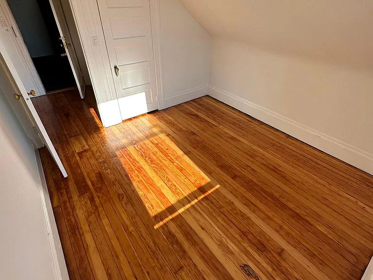 2327 Van Ness Ave #7 — Photo 4