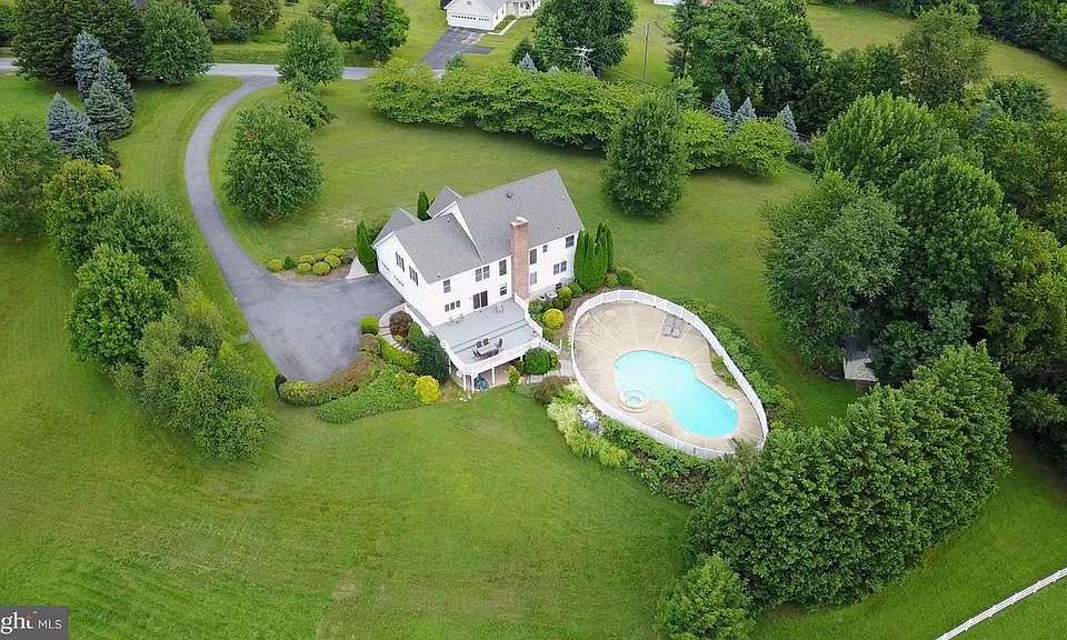 SET ON 5.05 BUCOLIC ACRES