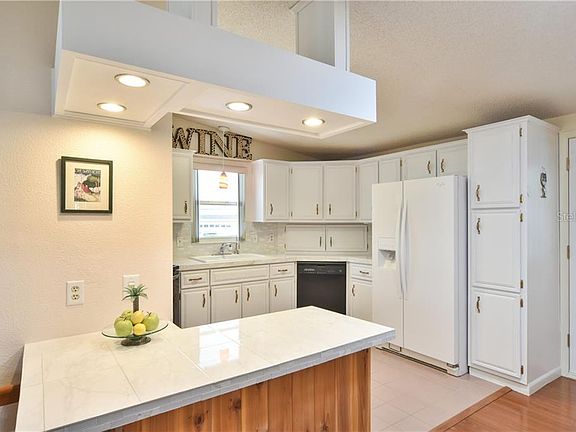 5th image of 1165 Paradise Dr
