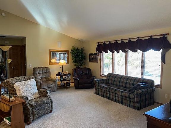4th image of 1102 Pleasure Dr W