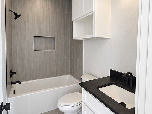 4th image of 2103 Zebrina Ct